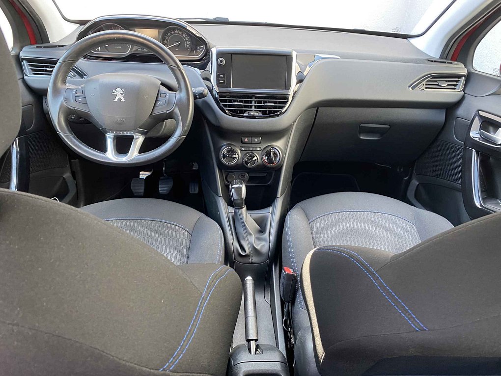 Peugeot 208 1.2PT Signature