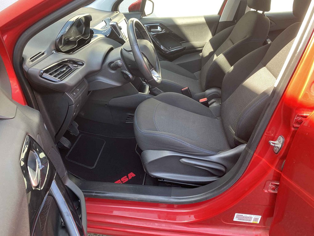Peugeot 208 1.2PT Signature