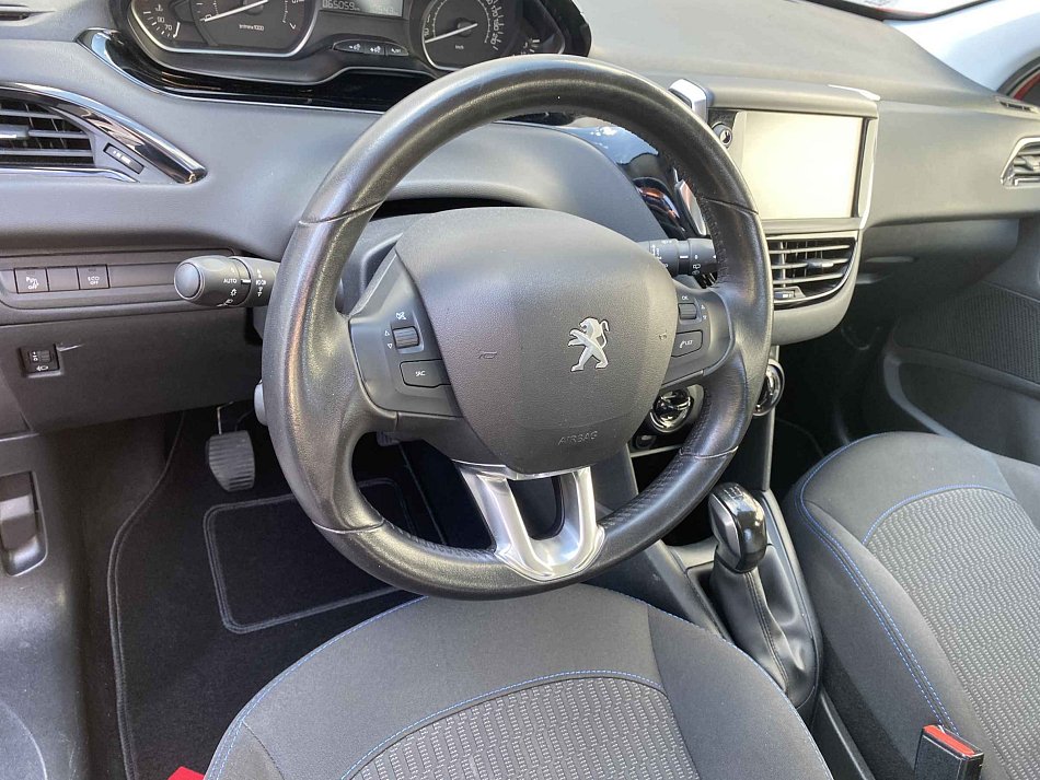 Peugeot 208 1.2PT Signature