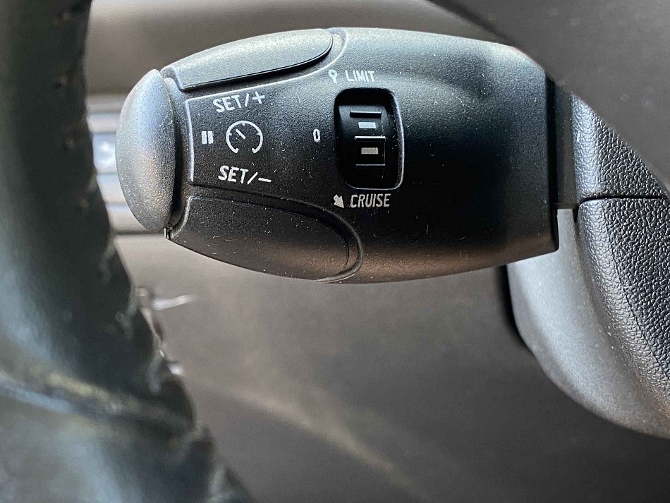 Peugeot 208 1.2PT Signature