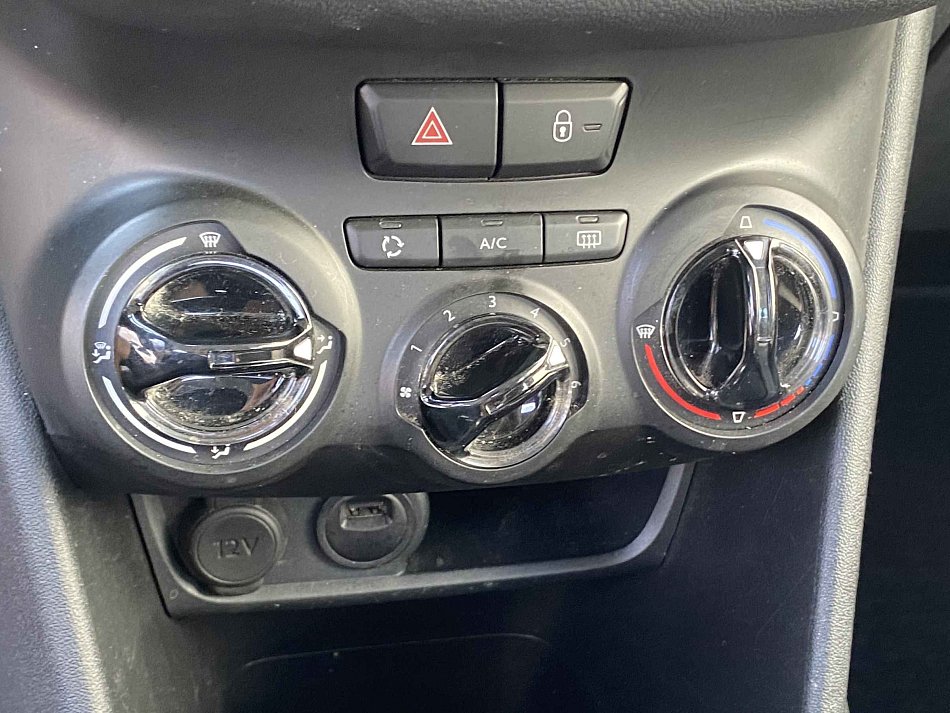Peugeot 208 1.2PT Signature