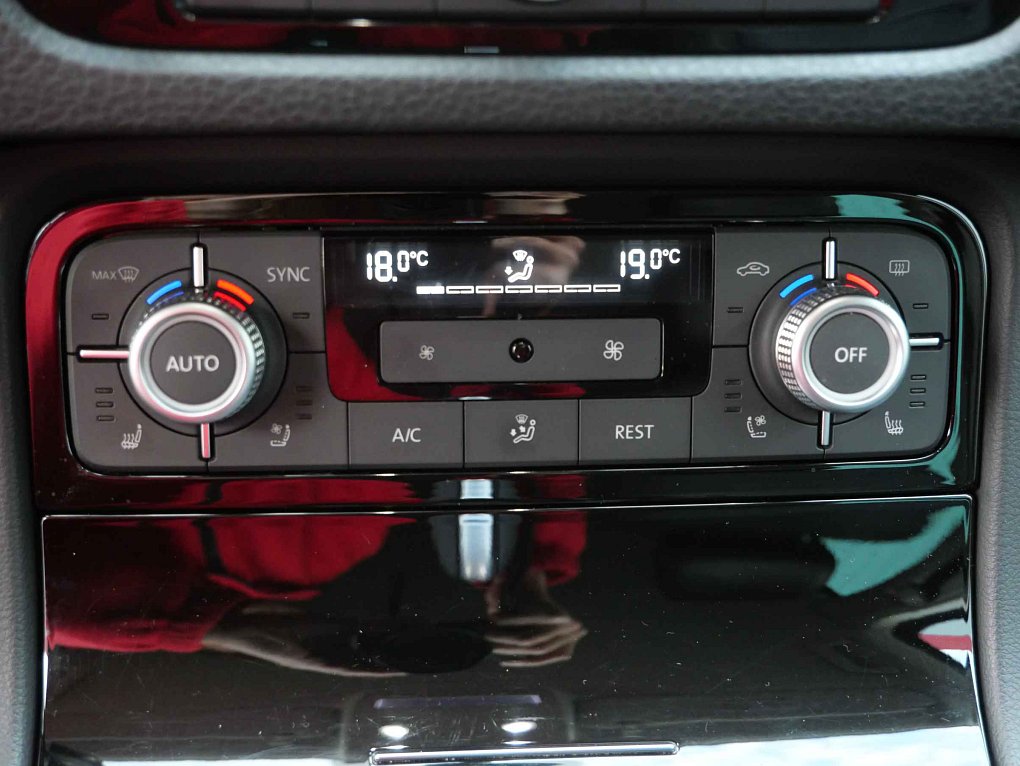 Volkswagen Touareg 3.0 TDi  4x4