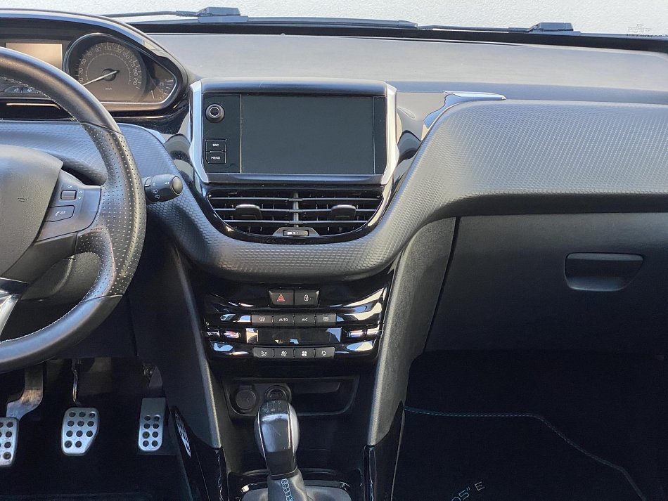 Peugeot 2008 1.2 PT Crossway