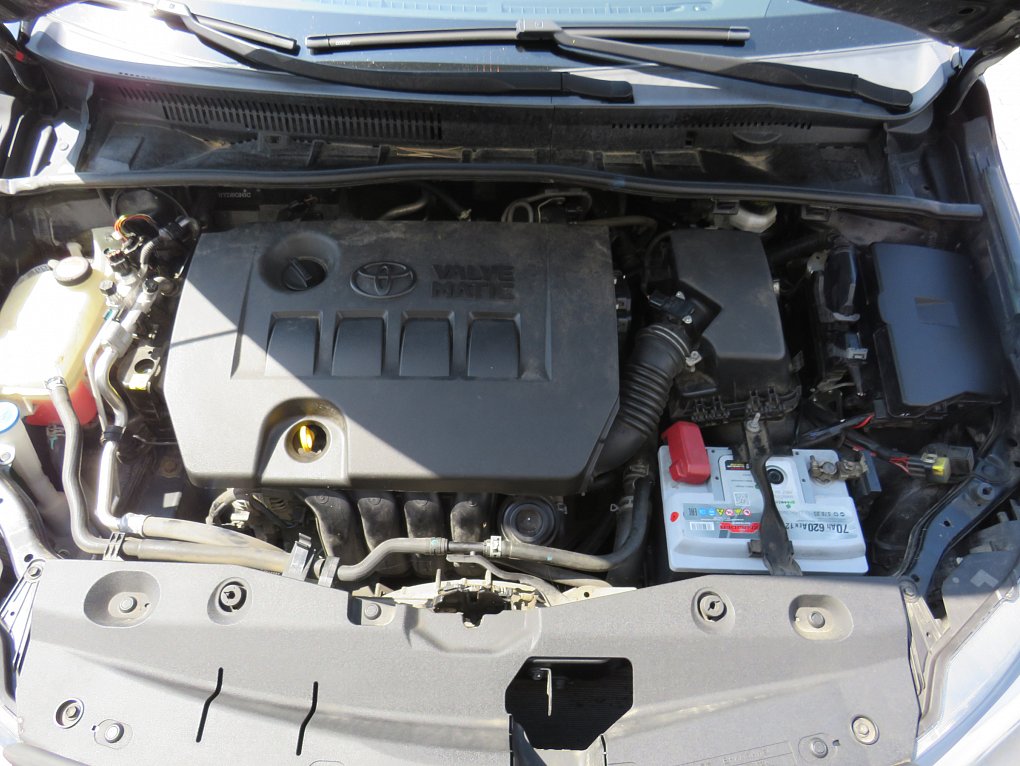 Toyota Avensis 1.8 VVT-i Active