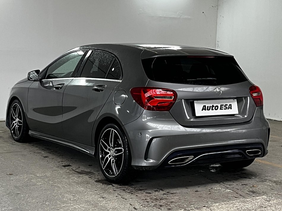Mercedes-Benz Třída A 1.6i Sport A180