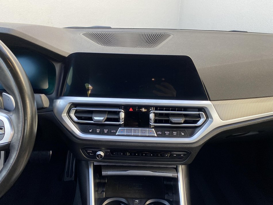 BMW Řada 3 2.0i  330E