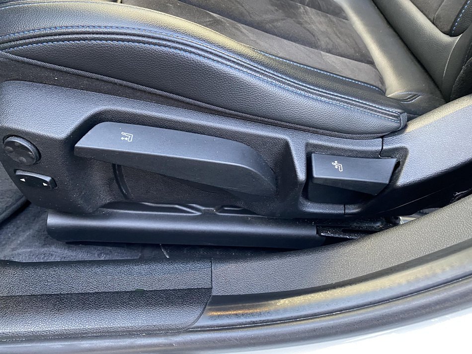 BMW Řada 3 2.0i  330E