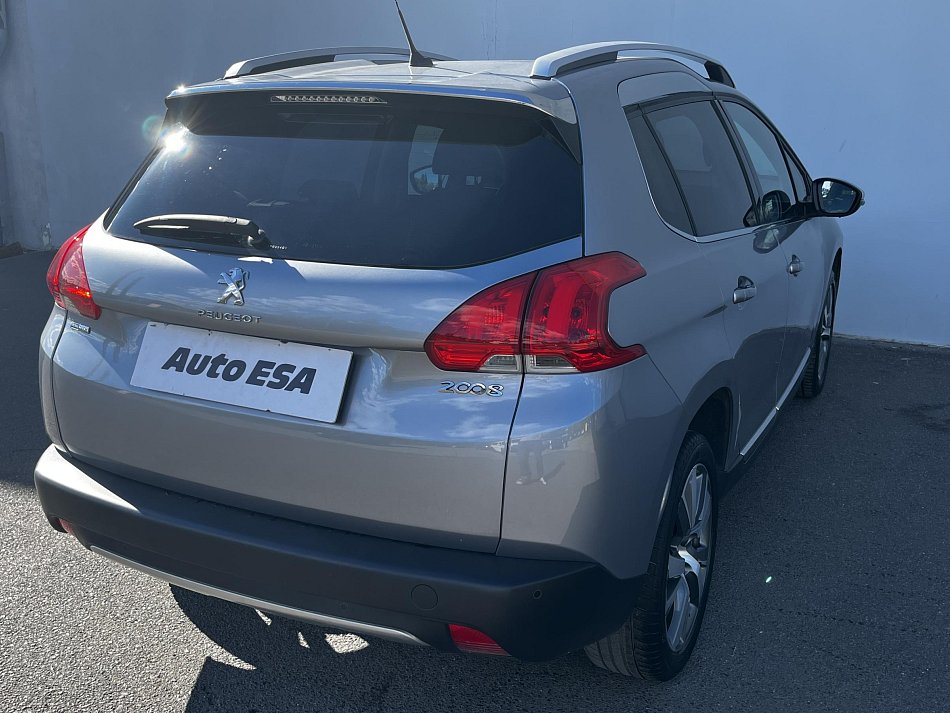 Peugeot 2008 1.2 PT Féline Titane