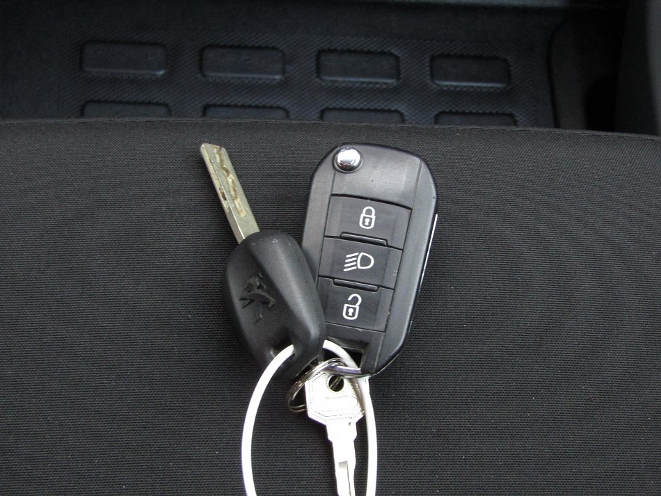 Peugeot Expert 1.6HDi  L2 8míst