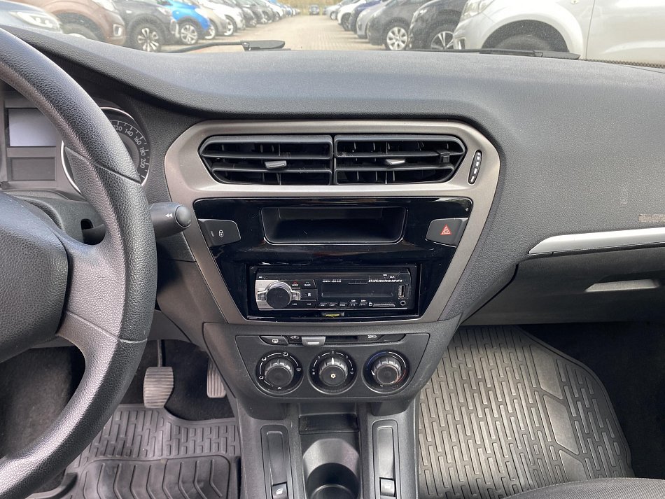 Peugeot 301 1.2 VTi 