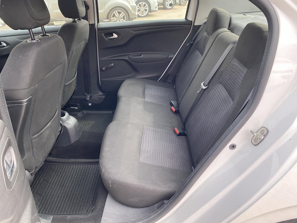 Peugeot 301 1.2 VTi 