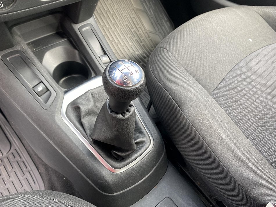 Peugeot 301 1.2 VTi 