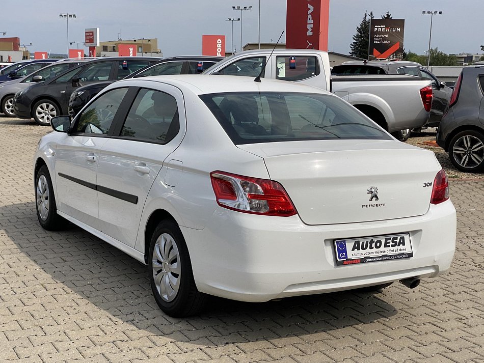 Peugeot 301 1.2 VTi 