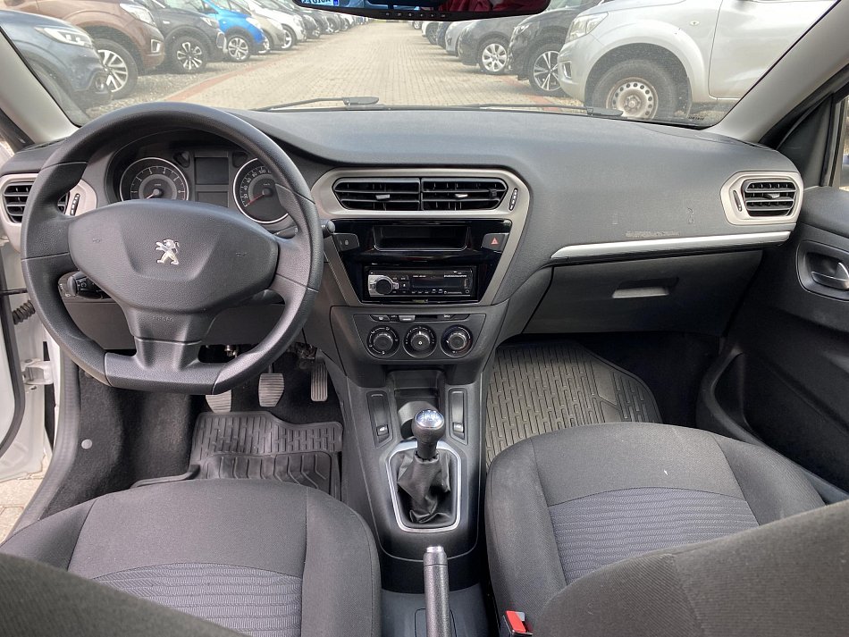 Peugeot 301 1.2 VTi 