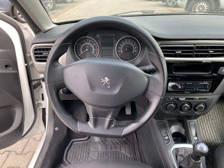 Peugeot 301 1.2 VTi 