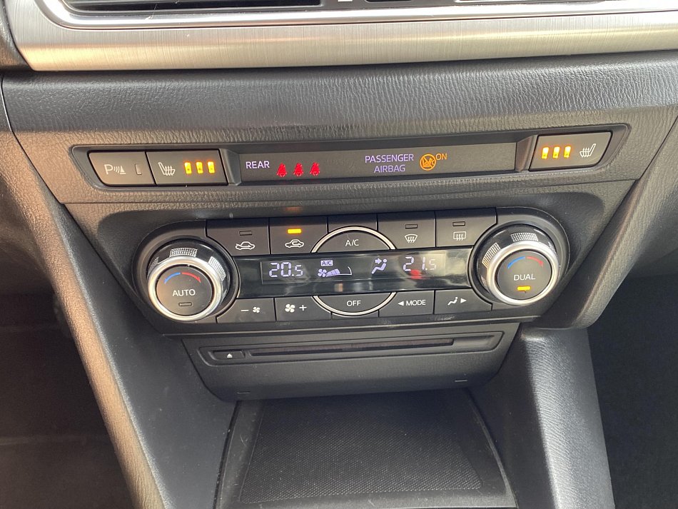 Mazda 3 2.0i 