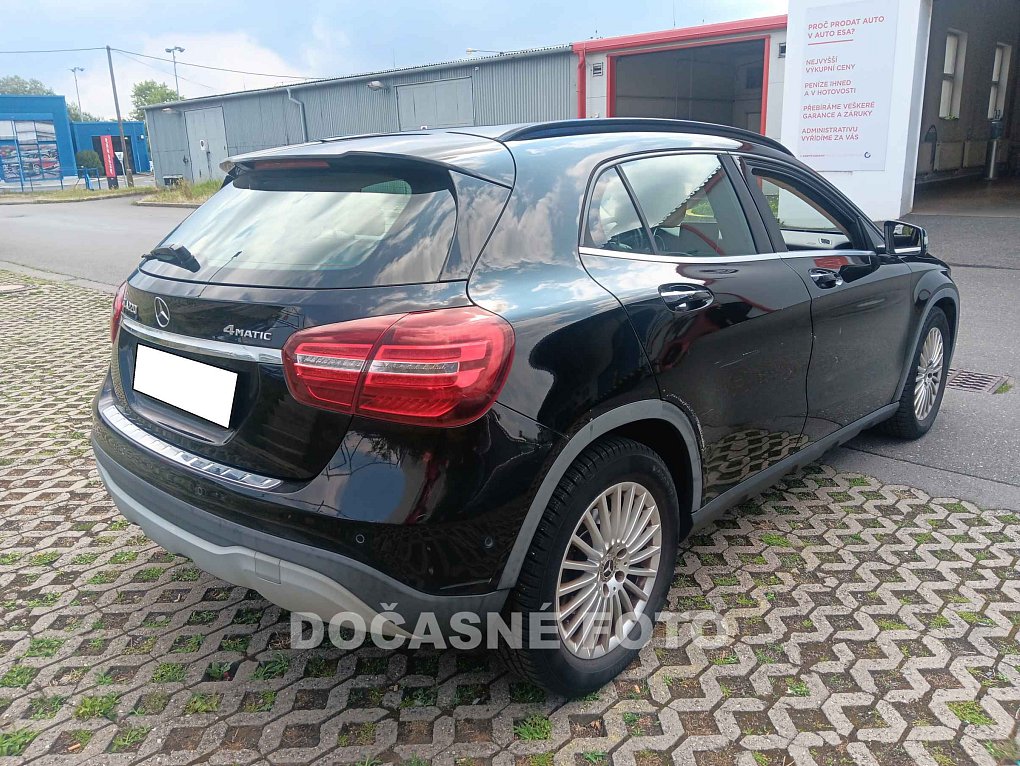 Mercedes-Benz GLA 2.0i 