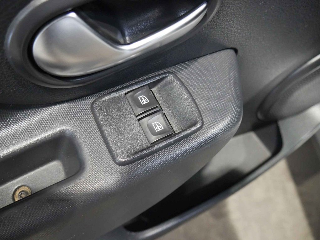 Dacia Sandero 1.0i 