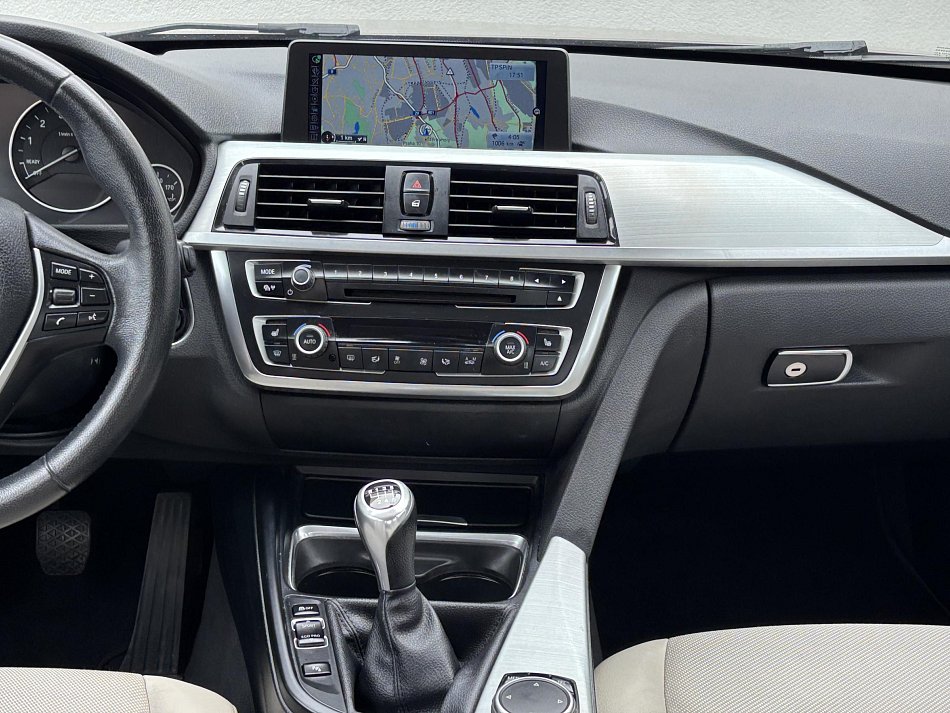 BMW Řada 3 2.0 LuxuryLine 320i