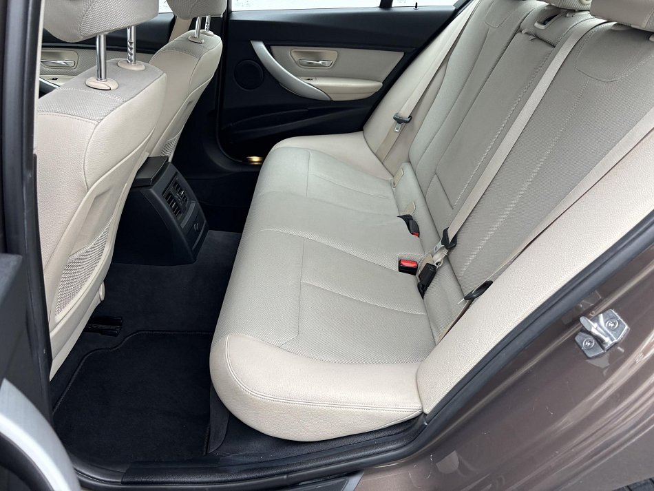BMW Řada 3 2.0 LuxuryLine 320i