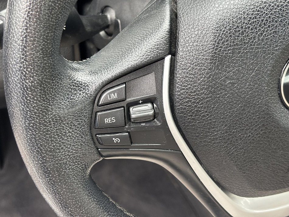 BMW Řada 3 2.0 LuxuryLine 320i