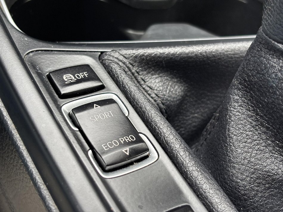 BMW Řada 3 2.0 LuxuryLine 320i