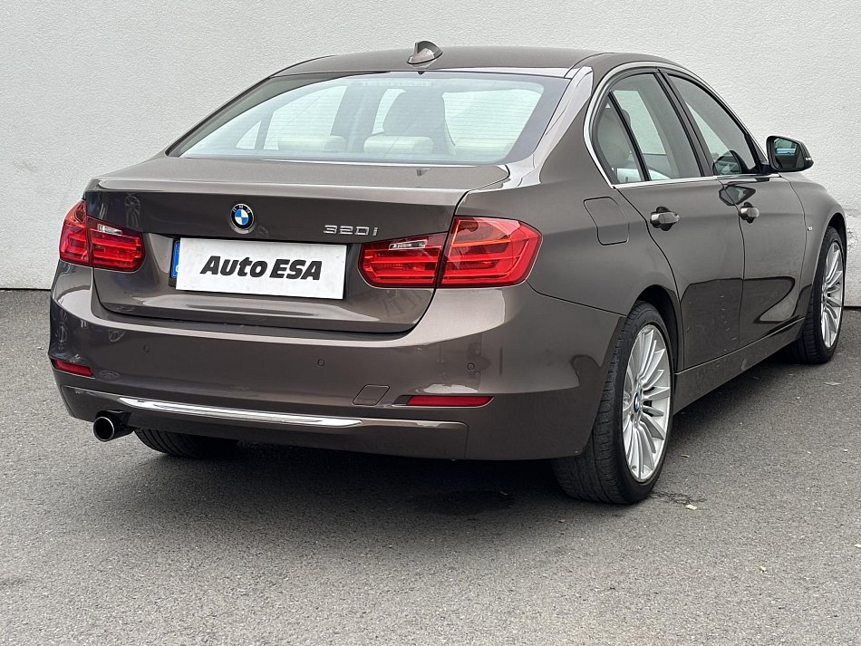 BMW Řada 3 2.0 LuxuryLine 320i