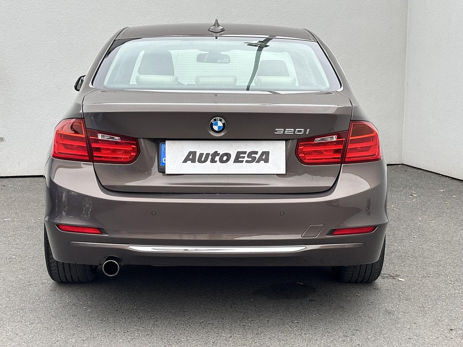 BMW Řada 3 2.0 LuxuryLine 320i