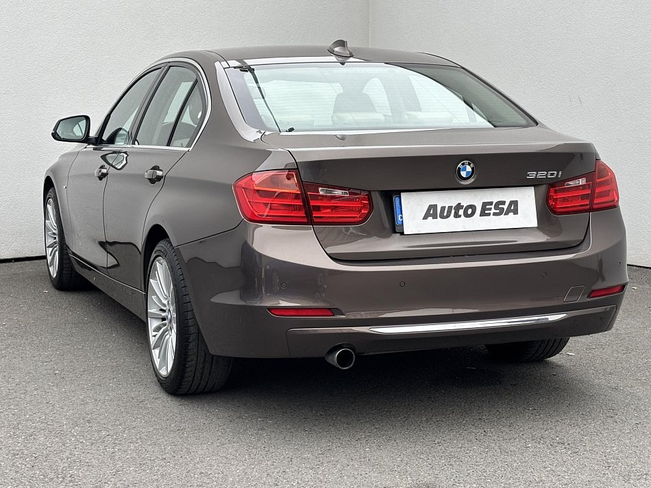 BMW Řada 3 2.0 LuxuryLine 320i