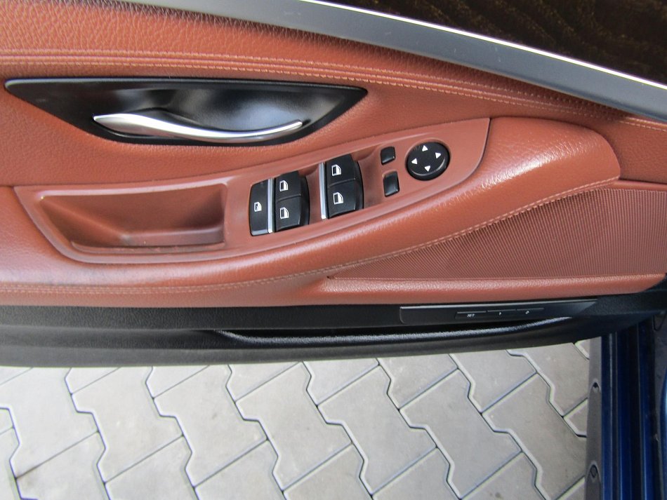 BMW Řada 5 3.0 D LuxuryLine xDrive 530d