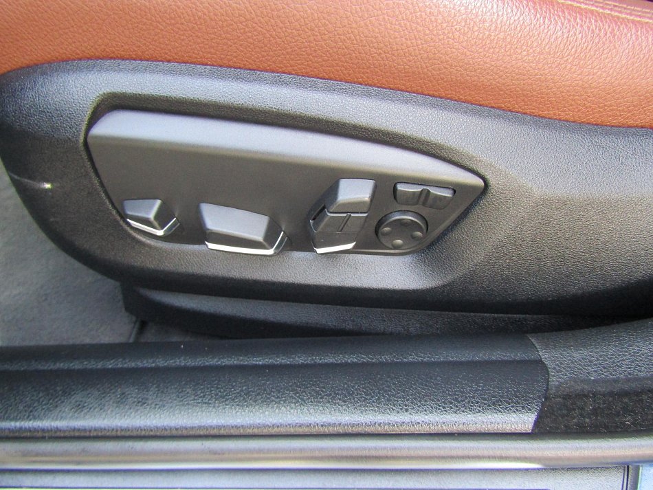 BMW Řada 5 3.0 D LuxuryLine xDrive 530d