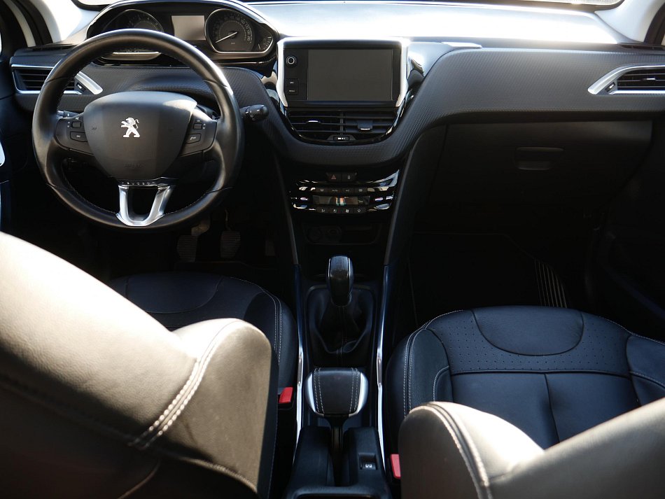 Peugeot 2008 1.2 i Allure