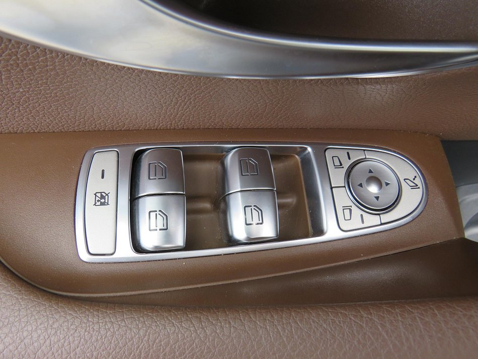 Mercedes-Benz Třída E 2.0DE  E300 4x4