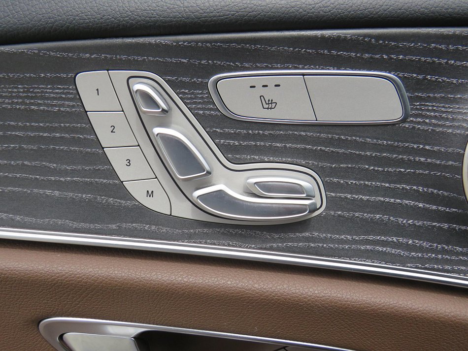 Mercedes-Benz Třída E 2.0DE  E300 4x4
