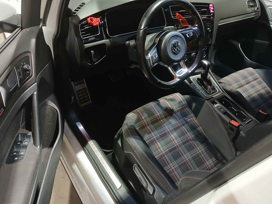 Volkswagen Golf 2.0. 