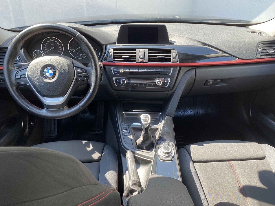 BMW Řada 3 2.0i  320i