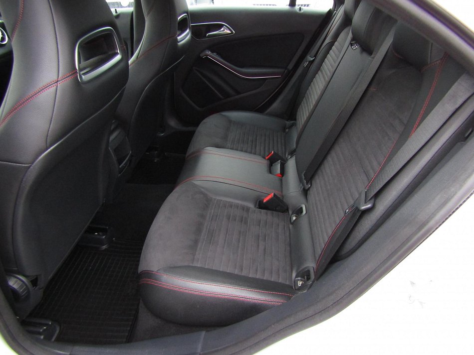 Mercedes-Benz CLA 2.2CDI  200d 4mat