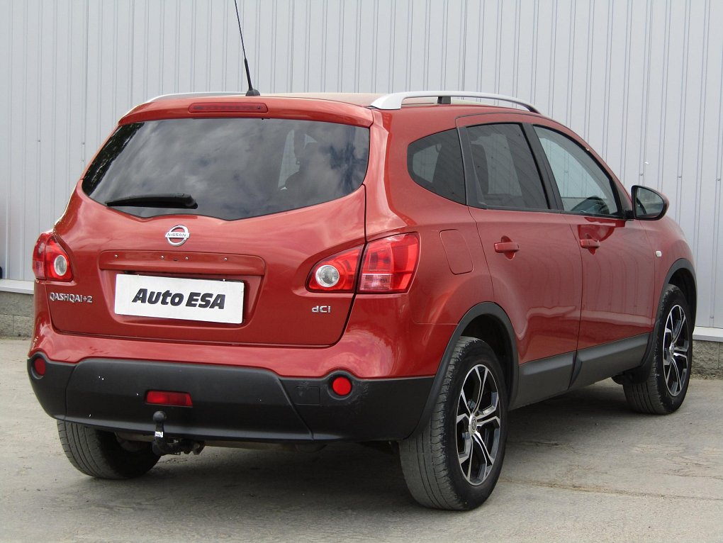 Nissan Qashqai 2.0 dCi  4x4, 7míst