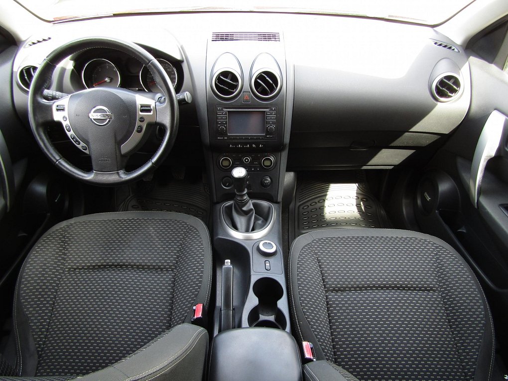 Nissan Qashqai 2.0 dCi  4x4, 7míst