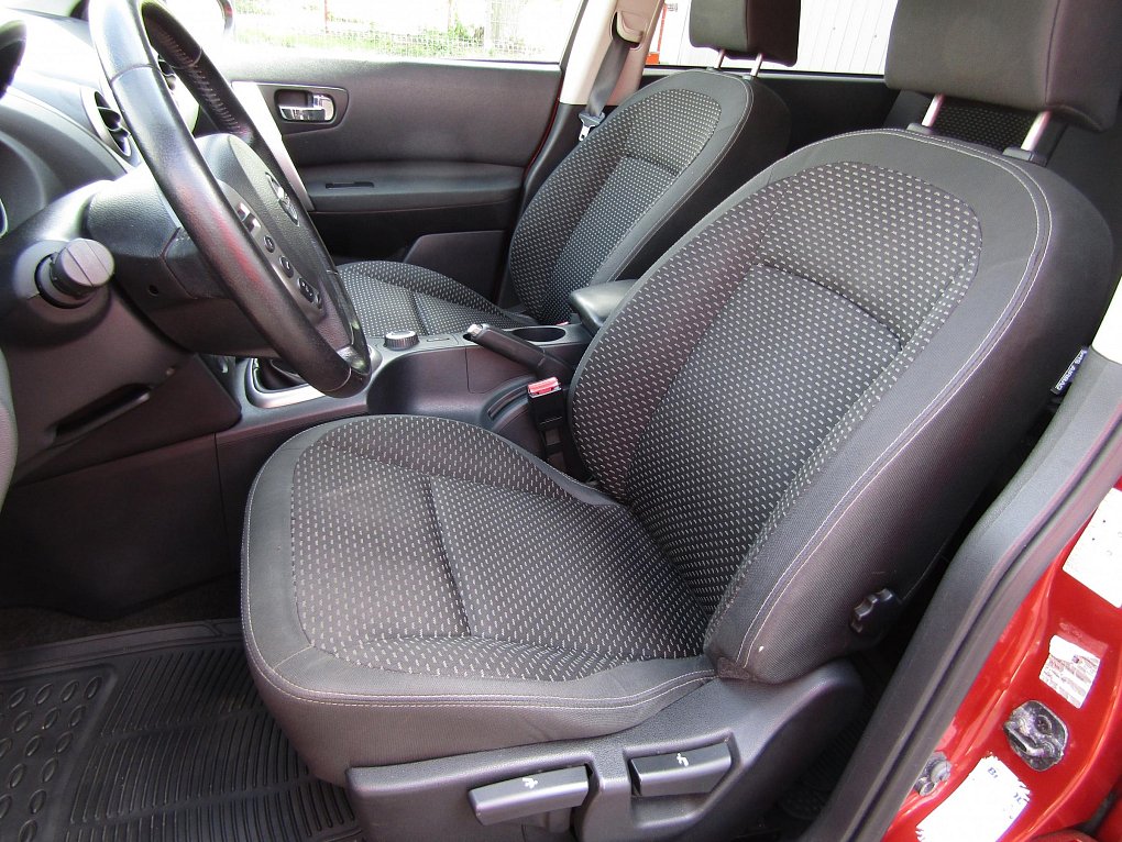 Nissan Qashqai 2.0 dCi  4x4, 7míst