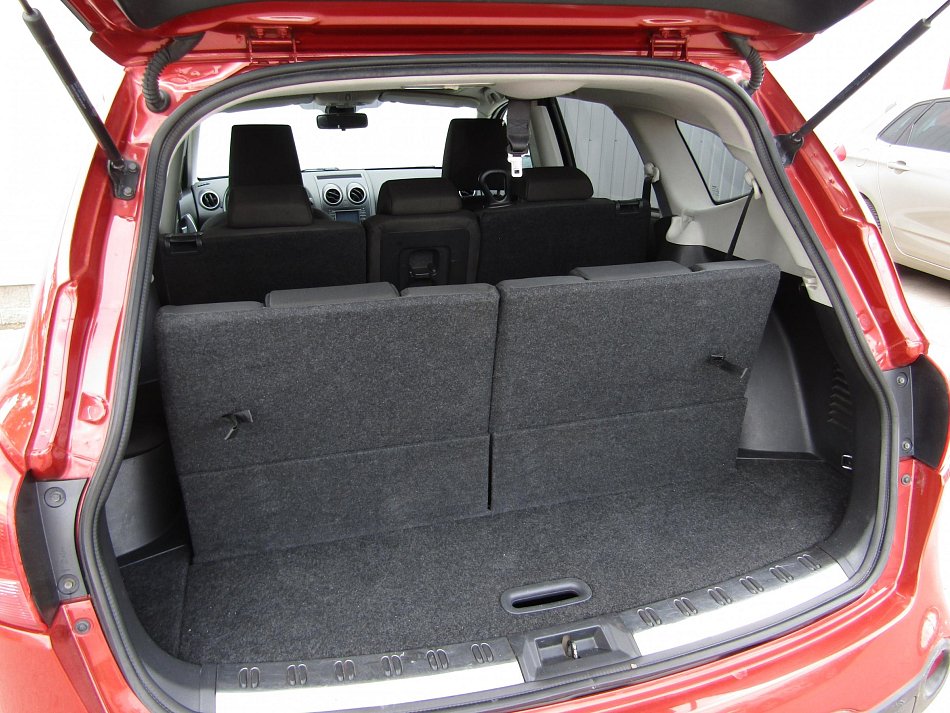 Nissan Qashqai 2.0 dCi  4x4, 7míst