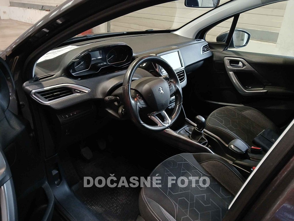 Peugeot 2008 1.2 PT 