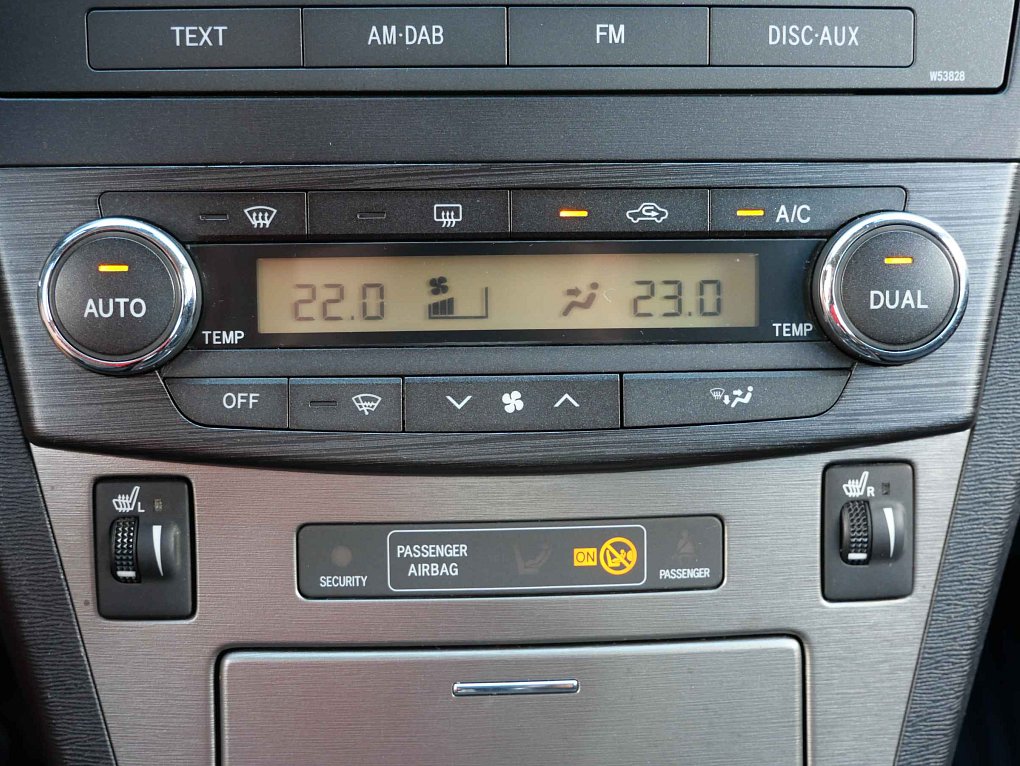 Toyota Avensis 1.8i 