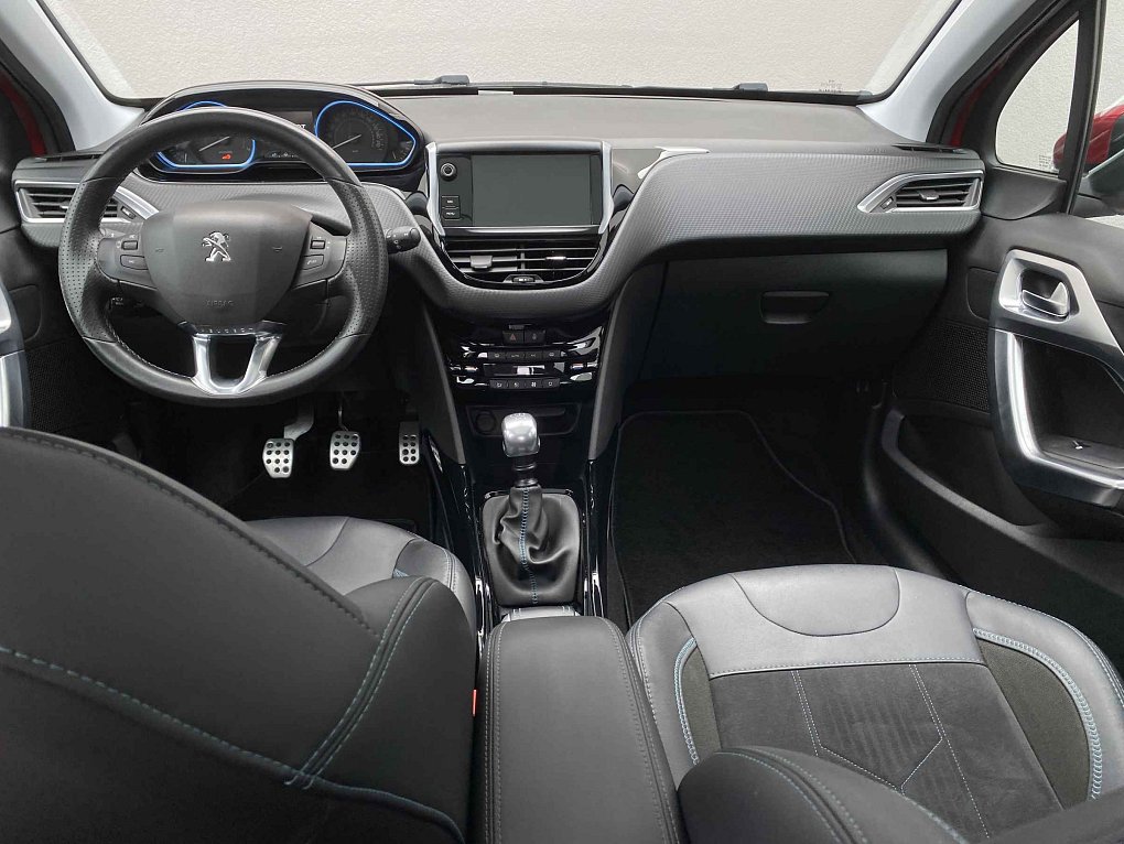 Peugeot 2008 1.2 PT Crossway