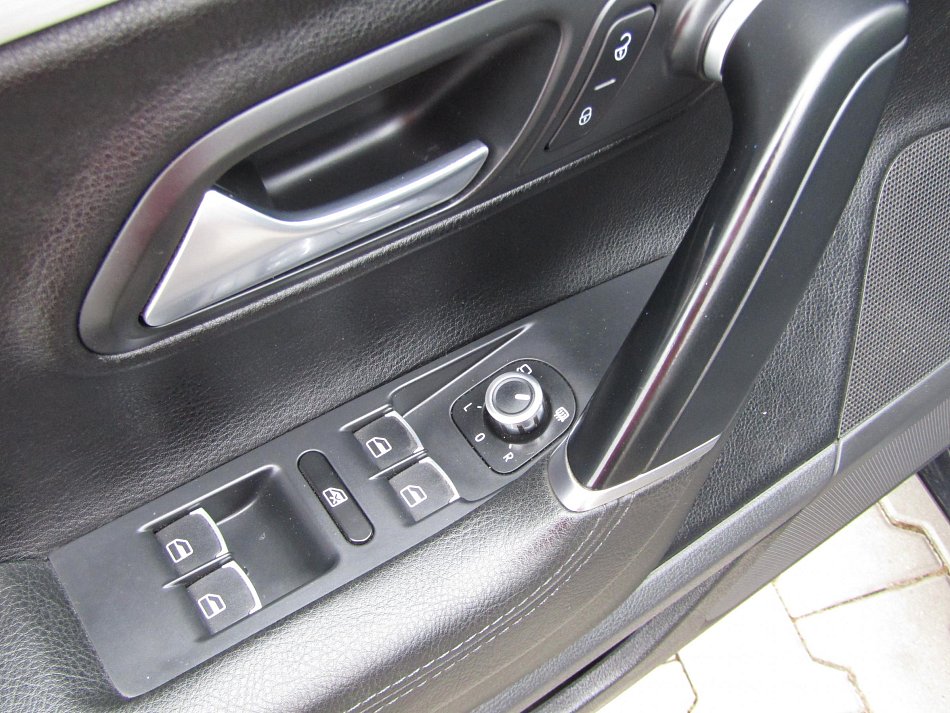 Volkswagen Passat CC 2.0 TDi 