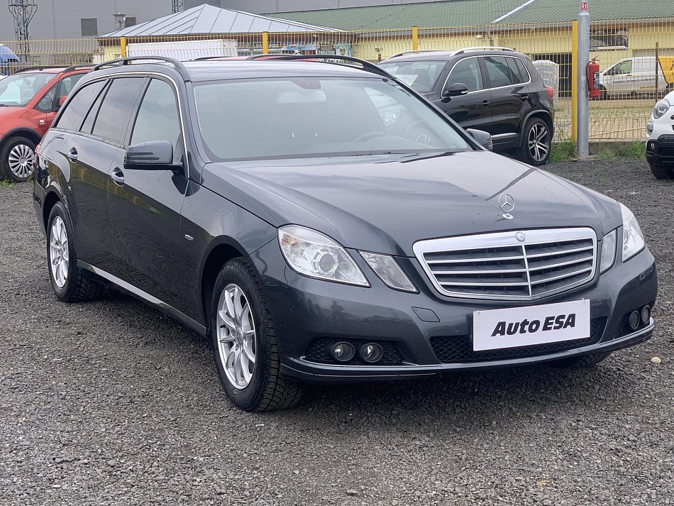 Mercedes-Benz Třída E 1.8K  E200