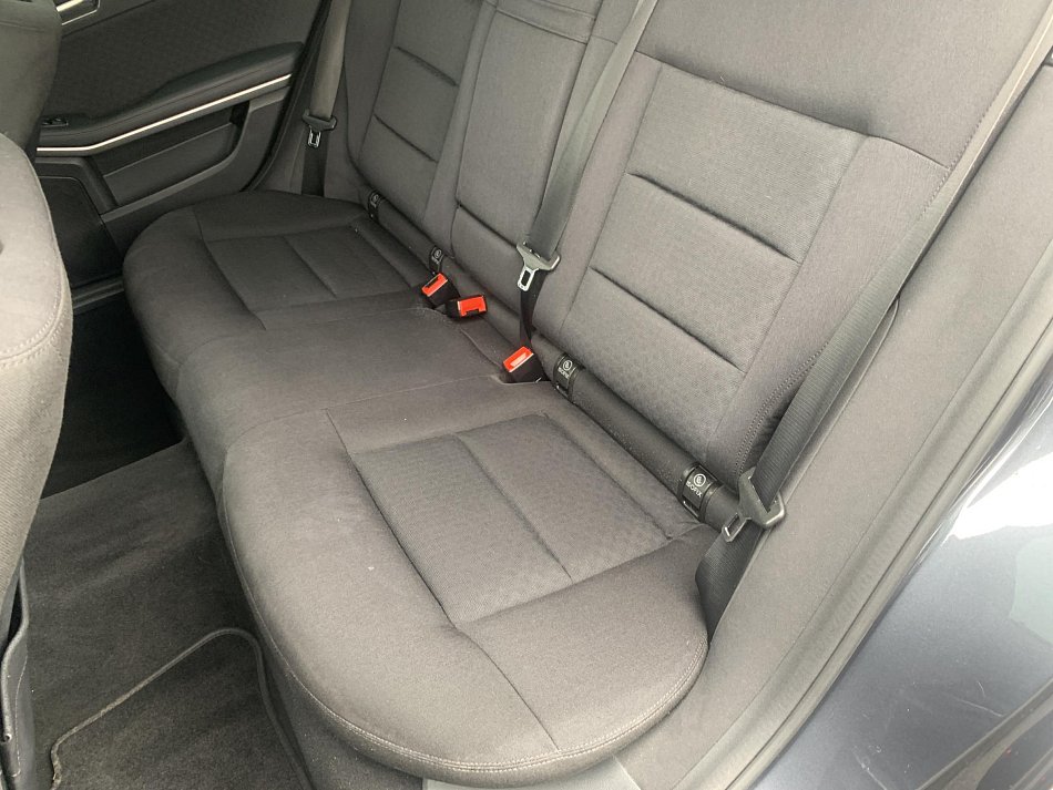 Mercedes-Benz Třída E 1.8K  E200