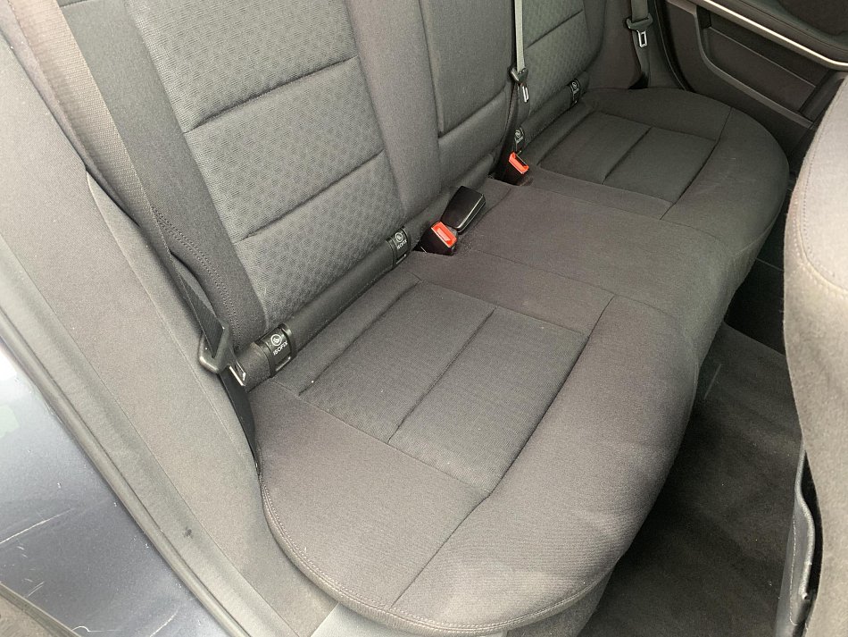 Mercedes-Benz Třída E 1.8K  E200