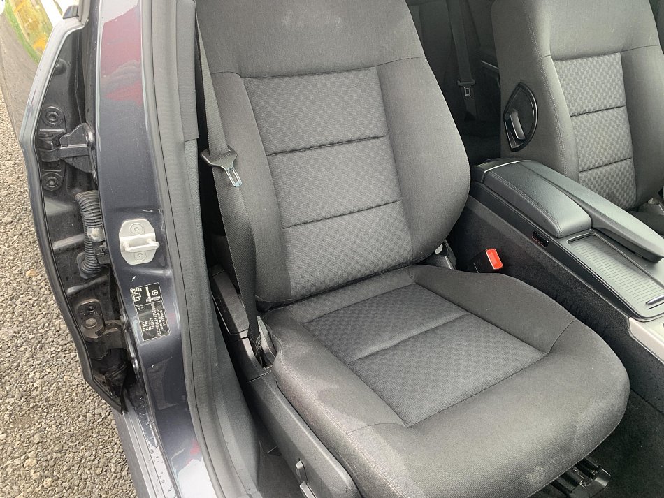 Mercedes-Benz Třída E 1.8K  E200
