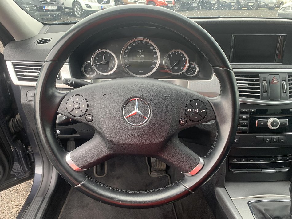 Mercedes-Benz Třída E 1.8K  E200